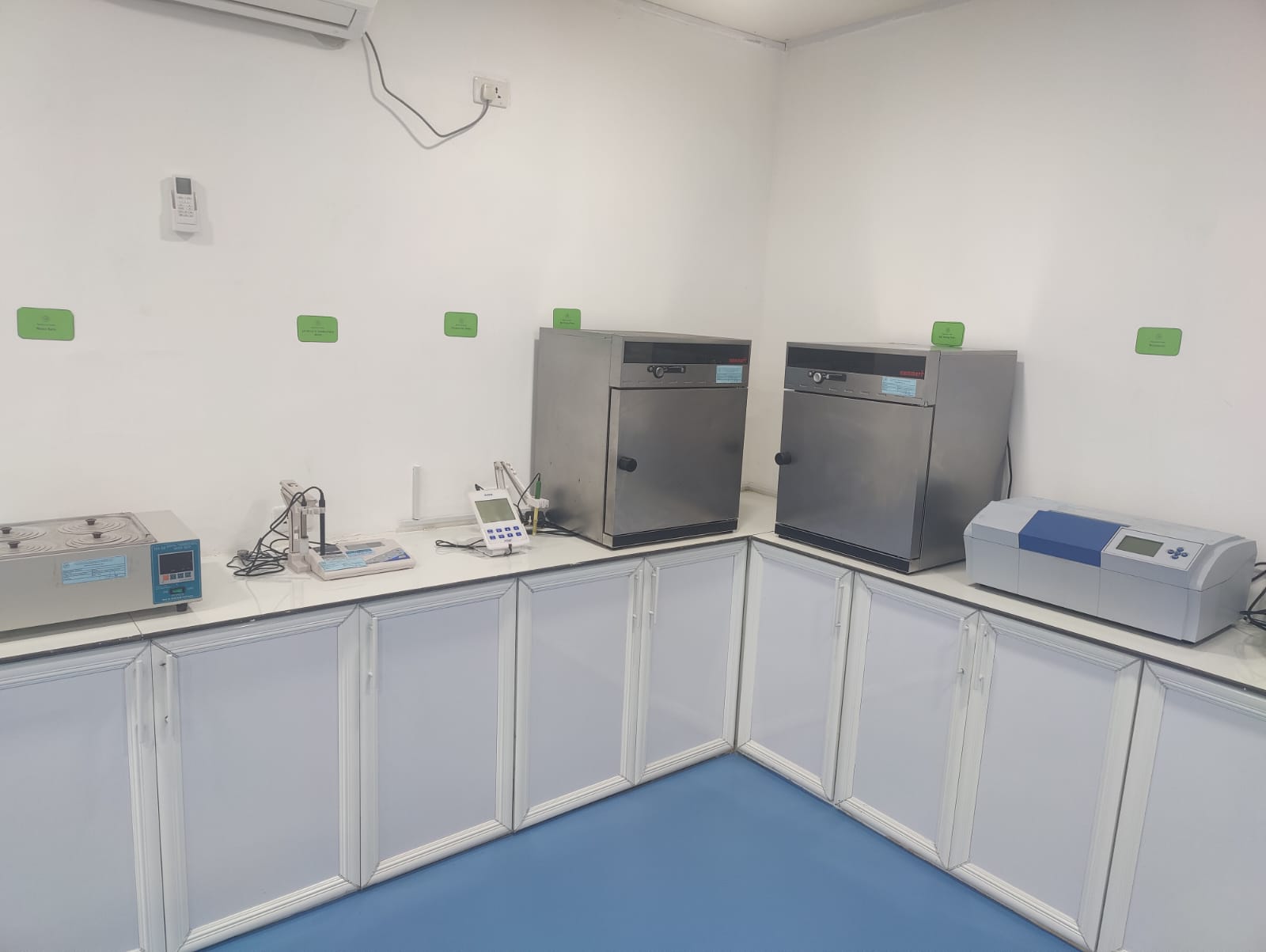 Stability ovens and analytical bench